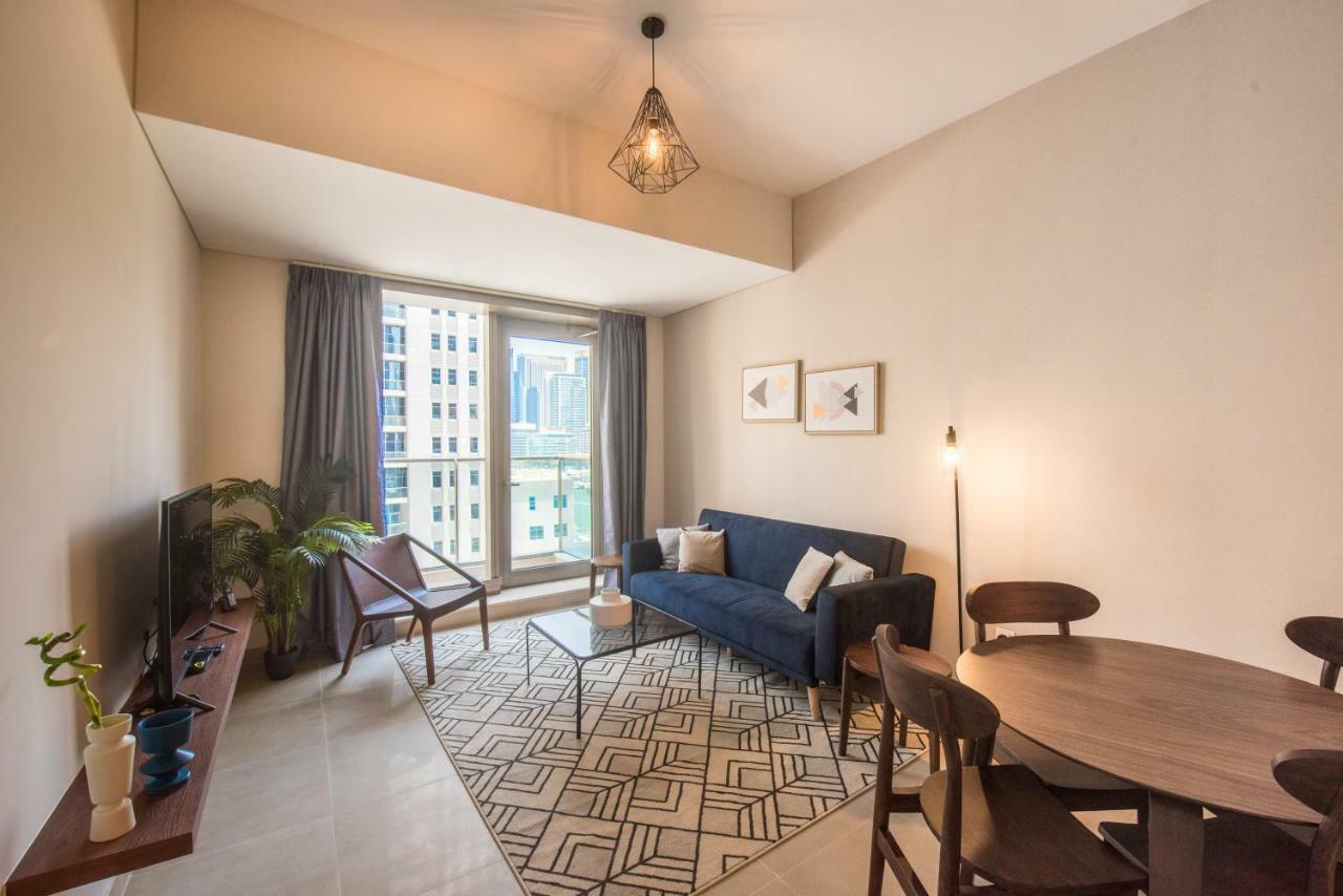 Fantastay Sparkle Tower Luxury 1 Br Dubai Exterior photo